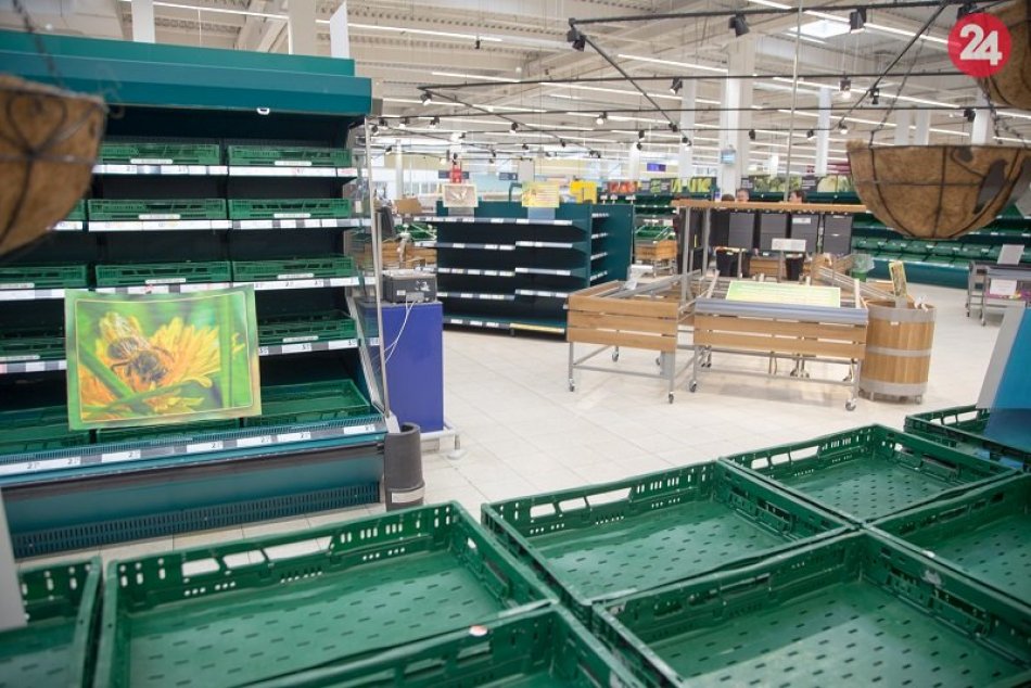 Ilustračný obrázok k článku FOTO: V lamačskom Tescu čakali na zákazníkov prázdne regály