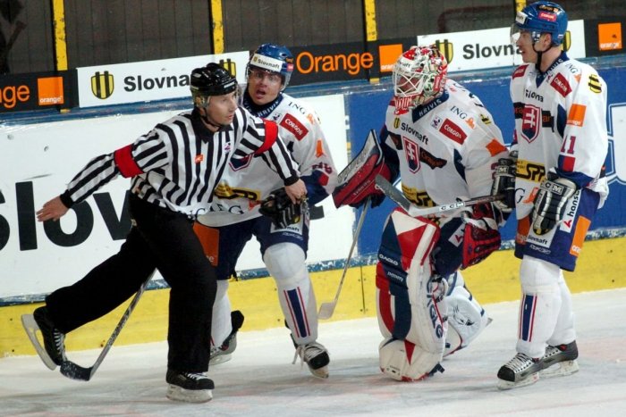 Ilustračný obrázok k článku Bývalý arbiter Jonák otvorene: O štvrťfinále nás nepripravili rozhodcovia