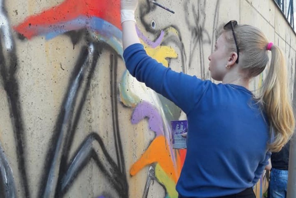 Ilustračný obrázok k článku Fantázii sa medze nekladú: Šedá stena na Juhu je už minulosťou, FOTO