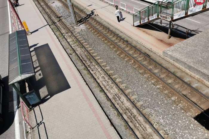 Ilustračný obrázok k článku Tragédia pri Spišskej Novej Vsi: Zrážka vlaku s človekom skončila FATÁLNE