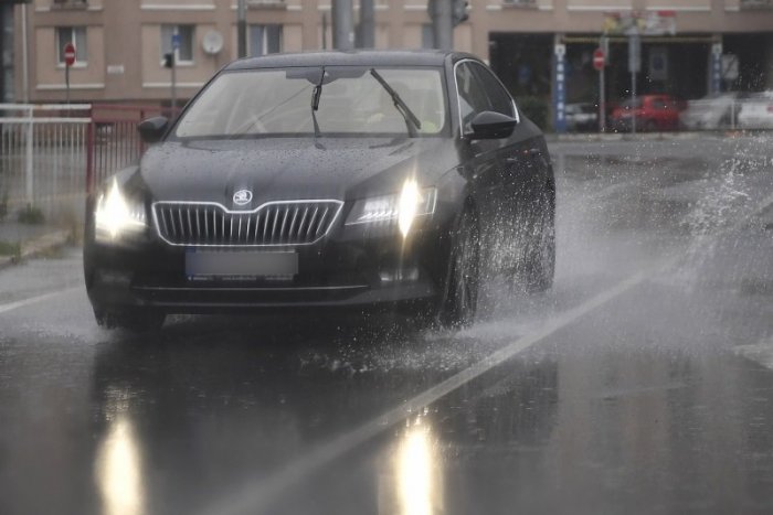 Ilustračný obrázok k článku Meteorológovia varujú pred búrkami, SHMÚ vydal výstrahu 1. stupňa