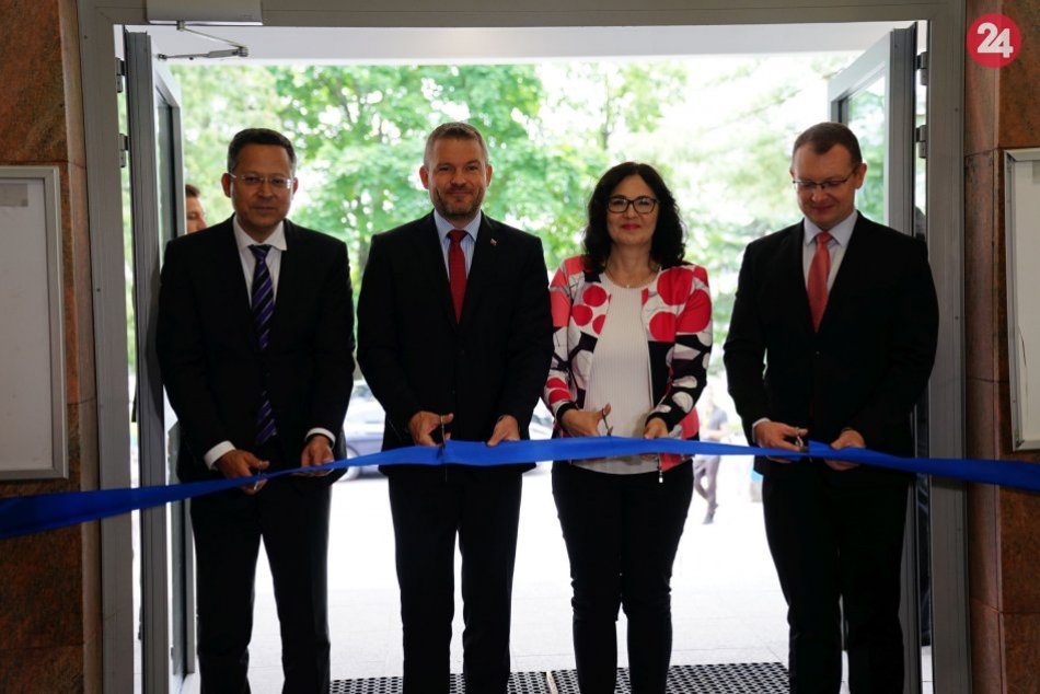 Ilustračný obrázok k článku Zrekonštruovaný internát UMB otvorili za účasti premiéra a ministerky. Investované boli státisíce