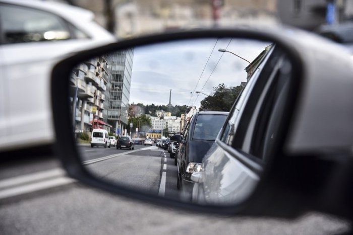 Ilustračný obrázok k článku V bratislavskom Ružinove sa zrazil trolejbus s autom, tvoria sa rozsiahle kolóny