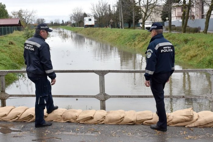 Ilustračný obrázok k článku Meteorológovia varujú pred búrkami i povodňou na východe