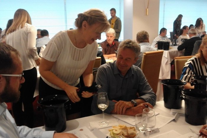 Ilustračný obrázok k článku Vínni degustátori sa zišli v Šali: 230 vzoriek zo Slovenska i od susedov, FOTO