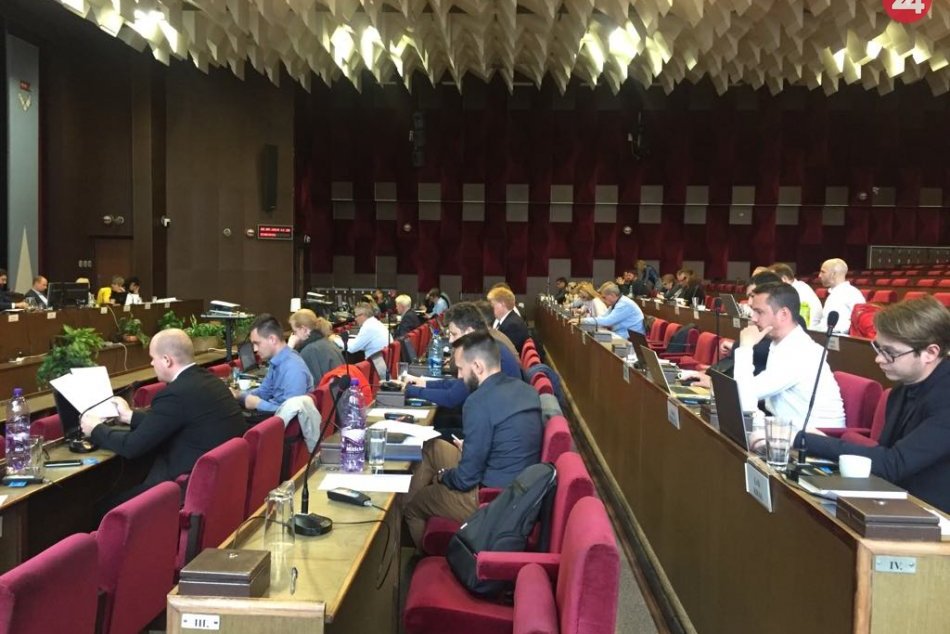 Ilustračný obrázok k článku Nitra vystúpi zo Združenia miest a obcí Slovenska: Rozhodli o tom poslanci