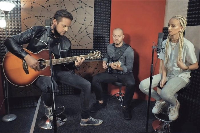 Ilustračný obrázok k článku Sima prespievala megahit: Shallow od známej Trnavčanky valcuje internet, VIDEO