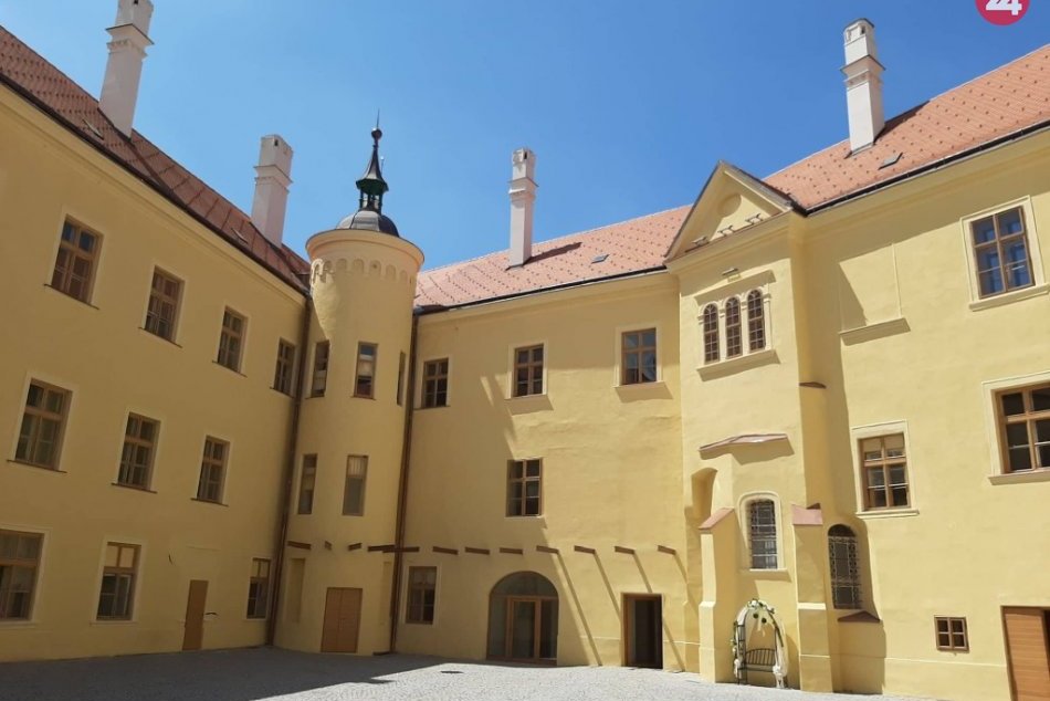 Ilustračný obrázok k článku Chystáte sa na prehliadku zámku? Cez sviatok budú jeho brány zatvorené