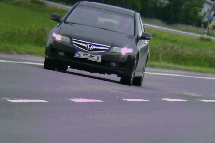 Ilustračný obrázok k článku Cestný pirát pri Hlohovci: Mladík sa rútil veľkou rýchlosťou, policajtom to vysvetlil takto