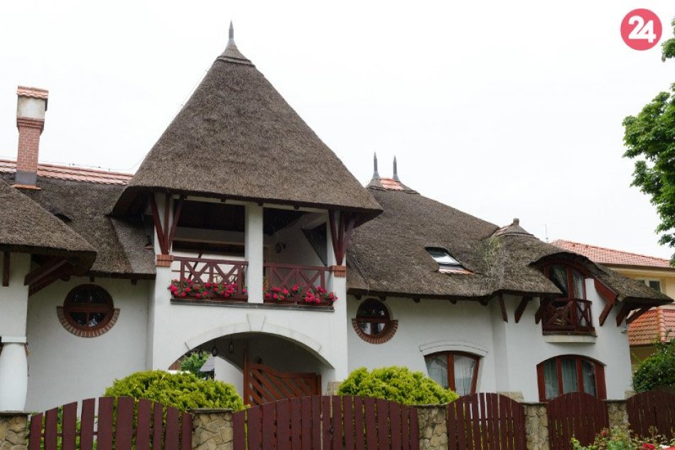 Ilustračný obrázok k článku Jedinečné na Slovensku: Trstinové strechy vyrába remeselník z okresu Nové Zámky, FOTO