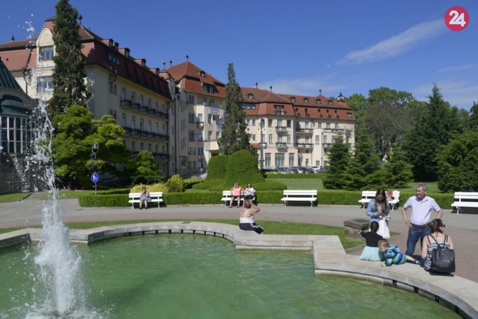 Ilustračný obrázok k článku Šľachetný počin a desiatky skrášlených ľudí: V Piešťanoch strihali pre dobrú vec