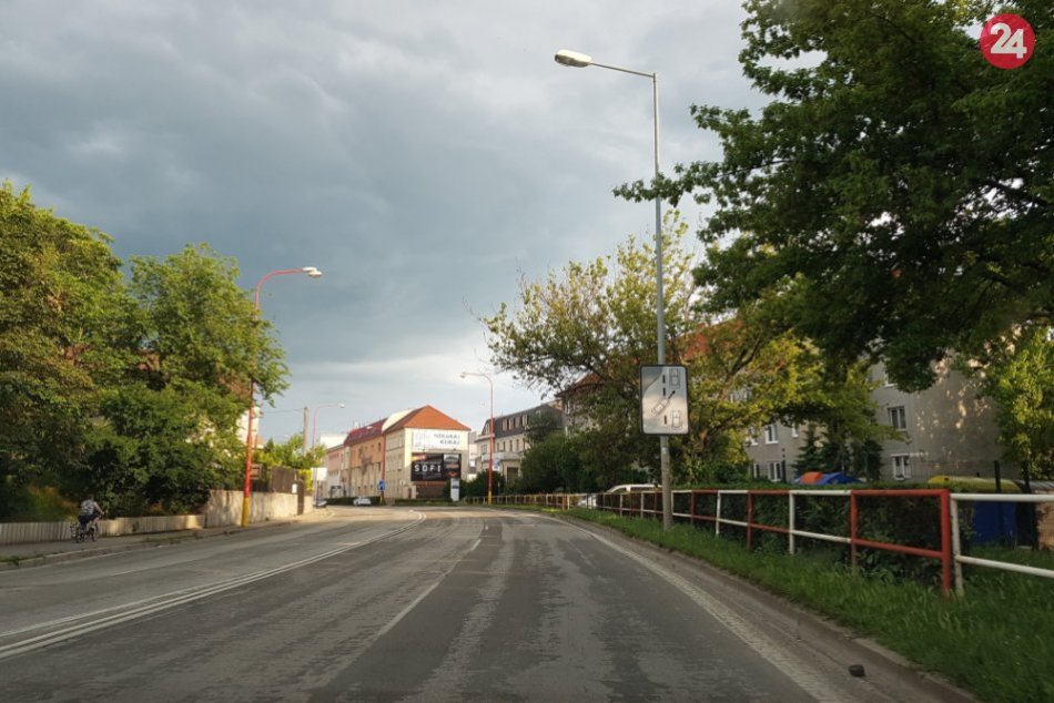 Ilustračný obrázok k článku V Trnave pribudla nová dopravná značka: Ako správne jazdiť po Sladovníckej?