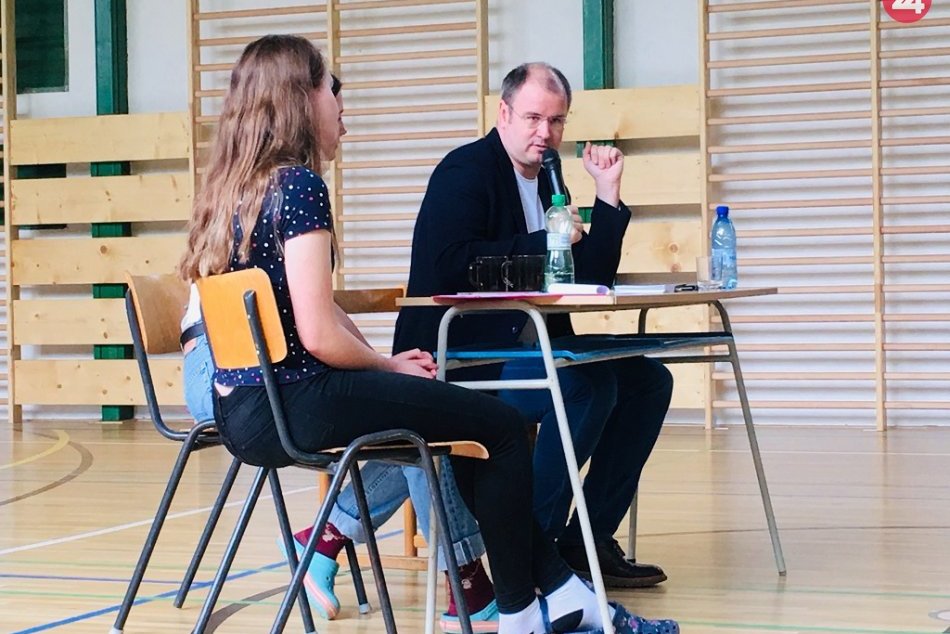 Ilustračný obrázok k článku Marcel Merčiak bol medzi prešovskými školákmi: Vyspovedali ho žiaci ZŠ Šmeralova