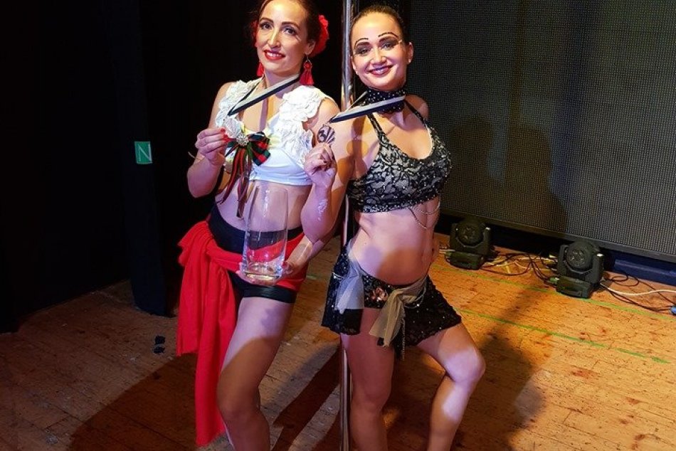 Ilustračný obrázok k článku Učaroval im nevšedný šport: Michalovčanky na tyči žožali krásny úspech