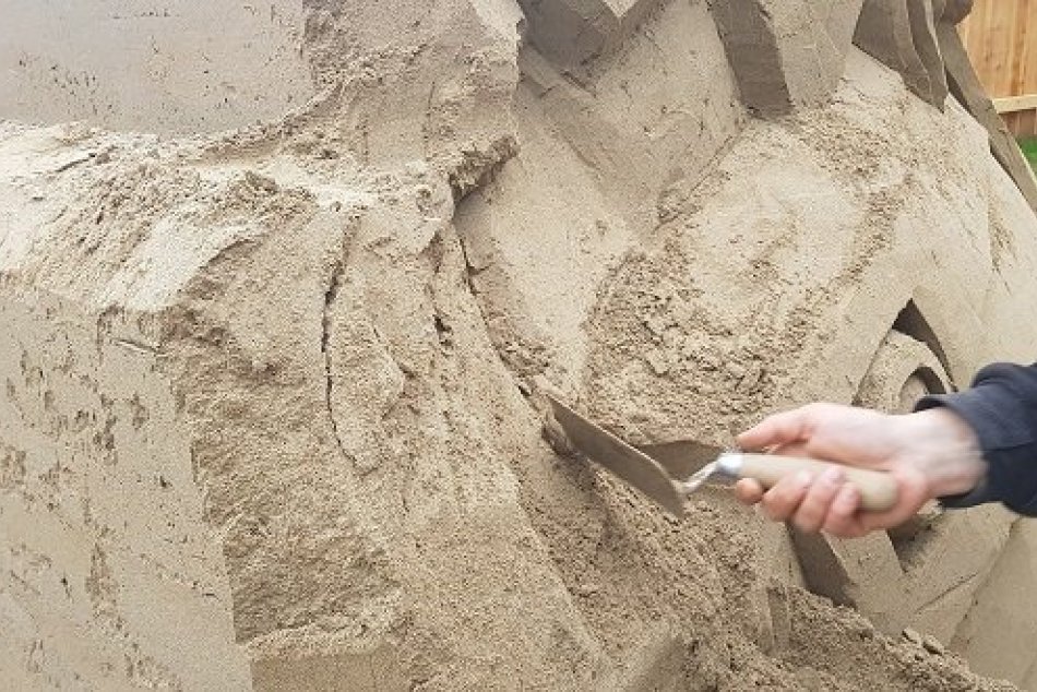 Ilustračný obrázok k článku Netradičná výstava: V Jáne vyrástli nadrozmerné sochy z piesku, FOTO