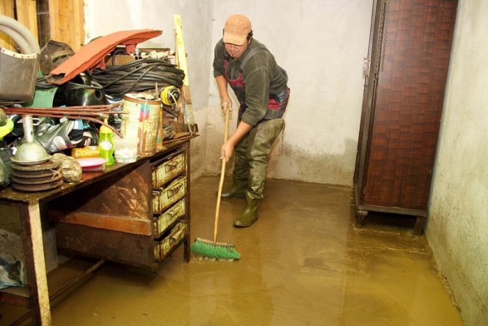 Ilustračný obrázok k článku V Košiciach sa večer kúpali i tí, čo nechceli: Vo vode z prasknutého bazéna, ktorý vytápal byty!