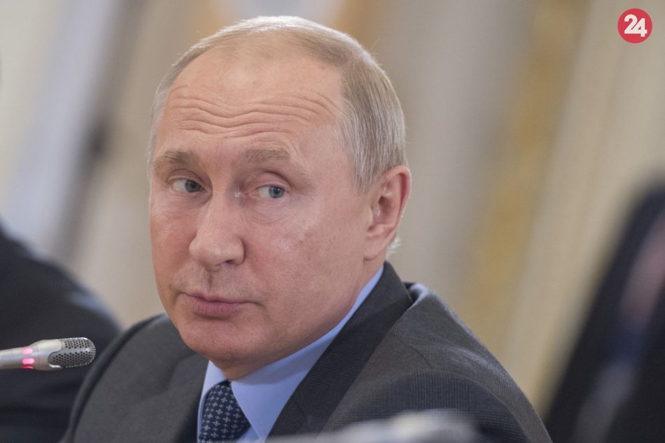 Ilustračný obrázok k článku Zadržali šamana, ktorý sa vydal pešo do Moskvy: Chcel  "vyhnať Putina"