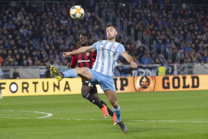 Ilustračný obrázok k článku Prestup medzi rivalmi: Slovan angažoval obrancu Spartaka Trnava