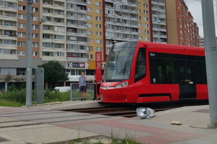 Ilustračný obrázok k článku Nešťastné piatkové ráno:  V Petržalke sa vykoľajila električka