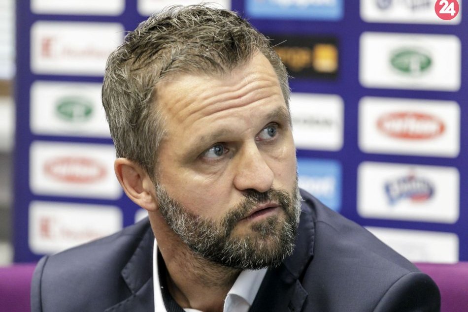 Ilustračný obrázok k článku Hokejová dvadsiatka spoznala trénera: Povedie ju Róbert Petrovický