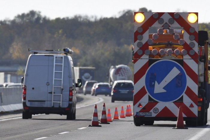 Ilustračný obrázok k článku Obmedzenie na žilinskom úseku: Čo sa deje a kadiaľ povedie obchádzka?