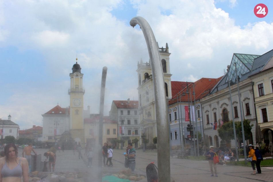 Ilustračný obrázok k článku Príjemné osvieženie či plytvanie? Toto si Bystričania myslia o vodných hmlách