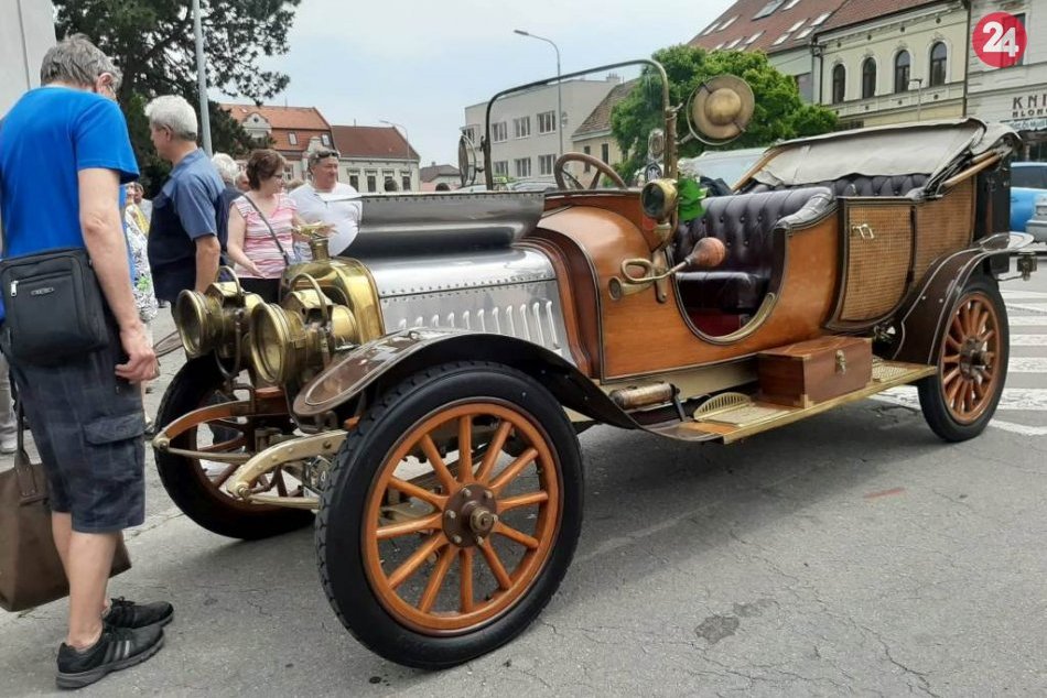 Ilustračný obrázok k článku Hlohovcom opäť povedie spanilá jazda: Prejazd vetránov mestom už tento víkend