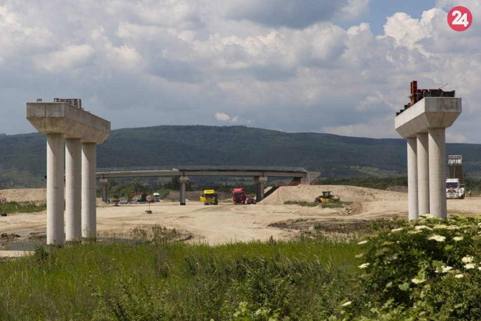 Ilustračný obrázok k článku Á. Érsek: Podozrenia pri výstavbe D4 a R7 musia byť čo najskôr objasnené