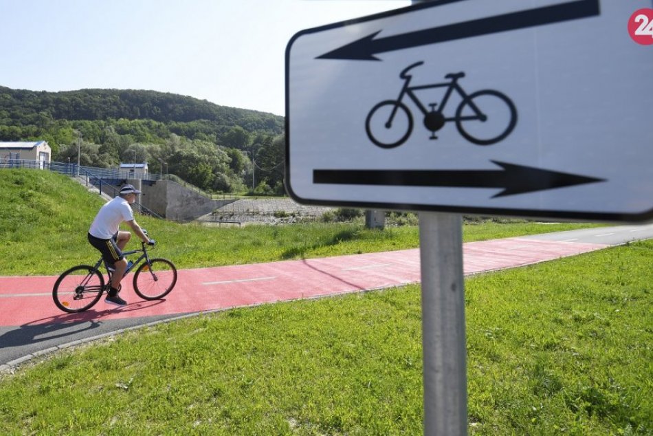 Ilustračný obrázok k článku Vo Svite sa začne so stavbou chodníka pre chodcov a cyklistov: Súčasťou budú aj stojany na bicykle a osvetlenie