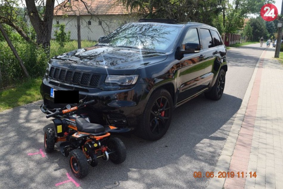 Ilustračný obrázok k článku V Trávnici sa ťažko zranilo dieťa (7): Na štvorkolke sa zrazilo s autom