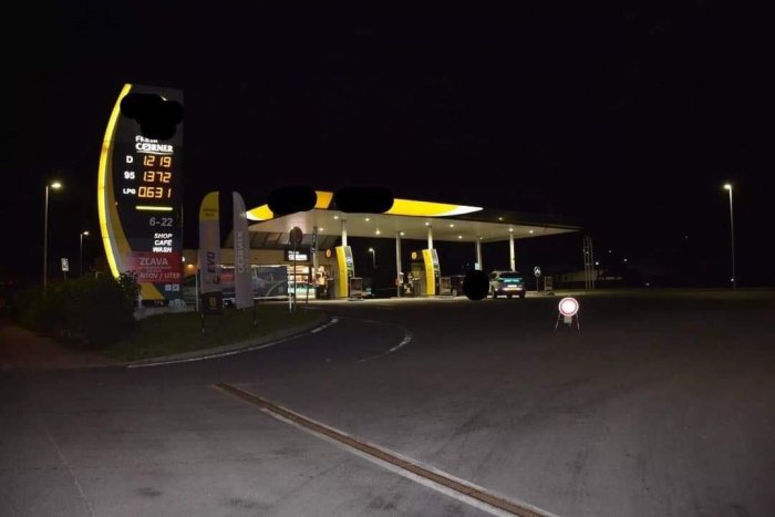 Ilustračný obrázok k článku Ozbrojená lúpež na čerpacej stanici. Zvolenskí policajti pátrajú po páchateľovi