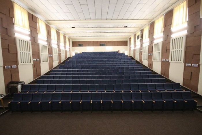 Ilustračný obrázok k článku Klub vo Fiľakove po polstoročí zrekonštruovali, FOTO