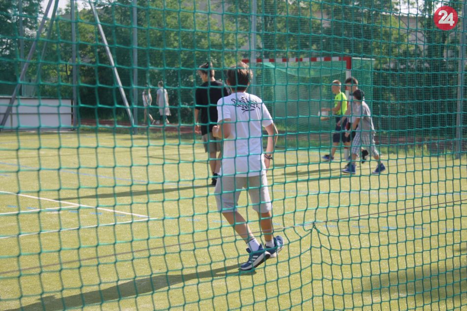 Ilustračný obrázok k článku Michalovce chcú zriadiť nové multifunkčné ihrisko: Pozrite si, v areáli ktorej školy