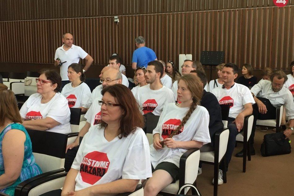 Ilustračný obrázok k článku Zákaz hazardu v mestách bez petície občanov? Navrhujú to koaliční poslanci