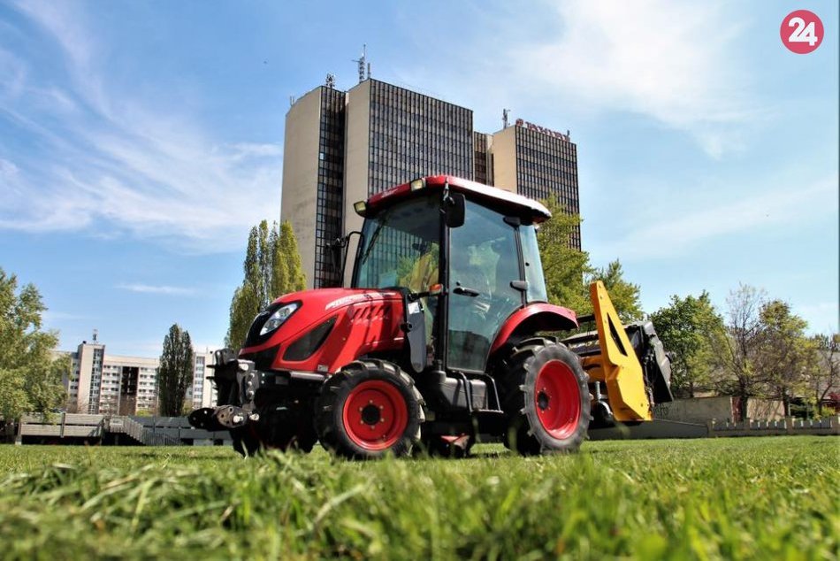 Ilustračný obrázok k článku Nepokosená tráva vyvolala v Petržalke vlnu emócií. Mestská časť sa snaží situáciu postupne riešiť