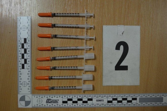 Ilustračný obrázok k článku Po razii zostali zadržaní traja ľudia: Medzi nimi aj Žilinčan Miro (20), FOTO