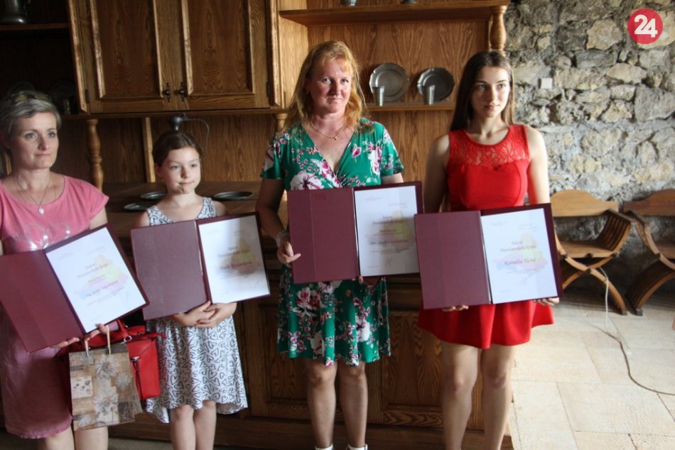 Ilustračný obrázok k článku Poznáme talenty nášho kraja: Ocenili aj tie z okresu Trenčín, FOTO