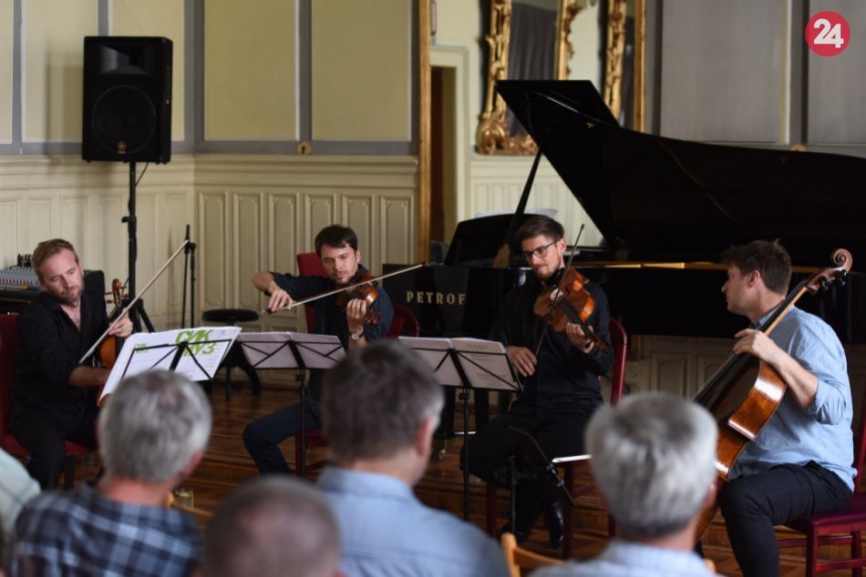 Ilustračný obrázok k článku V Trnave odznel koncert pre Mariána Vargu: Cesty, ktoré nevedú do Ríma, FOTO