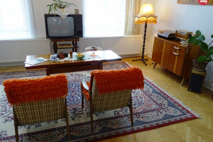 Ilustračný obrázok k článku Rožňava za čias súdruhov: Vzniklo pohľadnicové leporelo RETROrožňava, FOTO