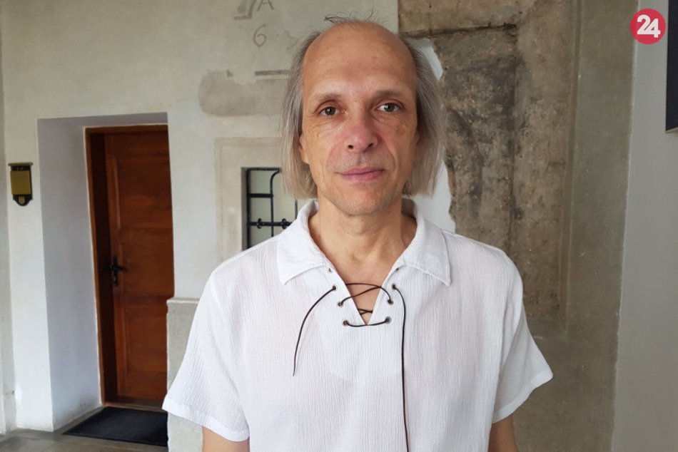 Ilustračný obrázok k článku Z radnice do knižnice po viac ako dvoch desaťročiach: ROZHOVOR s Pavlom Tomašovičom