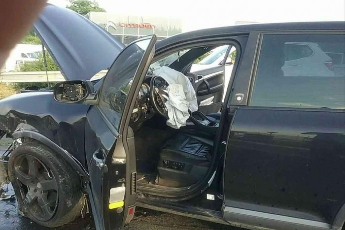 Ilustračný obrázok k článku Tragickú nehodu v Lučenci neprežili otec a syn, mladá žena bola vážne zranená, FOTO