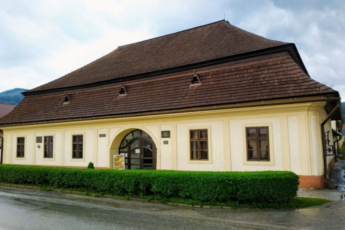 Ilustračný obrázok k článku Revúcke múzeum počas leta vystavuje klobúky. A nie hocijaké