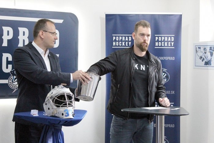 Ilustračný obrázok k článku Hokejové fankluby z celého Slovenska sa stretnú v Poprade: Odohrajú tu tradičný hokejbalový turnaj