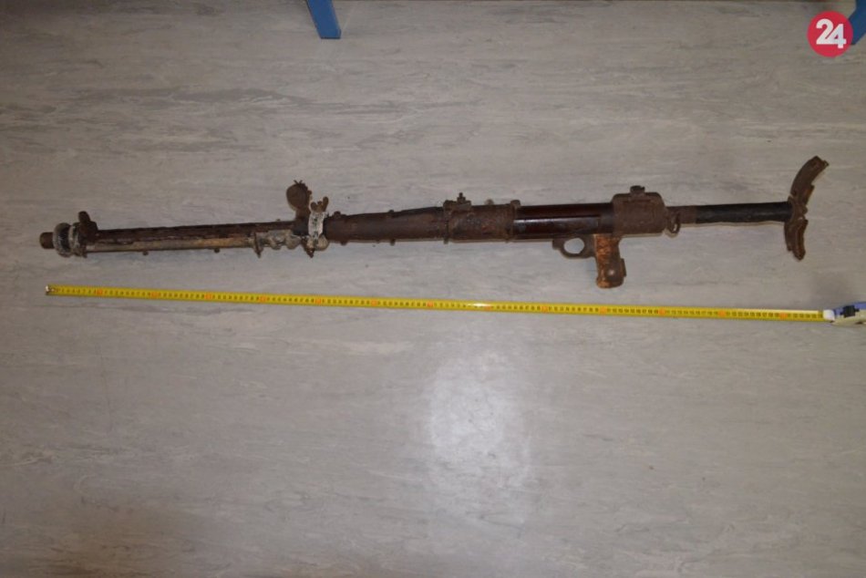 Ilustračný obrázok k článku Nezvyčajný nález: Pri búraní objavili guľomet zamurovaný v komíne