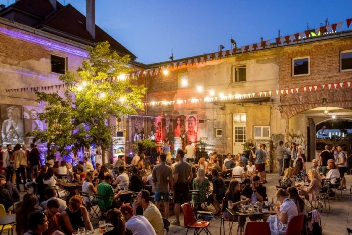 Ilustračný obrázok k článku Krajskí poslanci neodhlasovali Tabačke zníženie nájmu