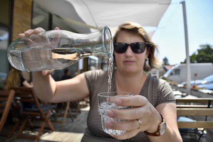 Ilustračný obrázok k článku Koľko vody musíte vypiť počas horúčav? Každý to má INAK! Toto vravia odborníci