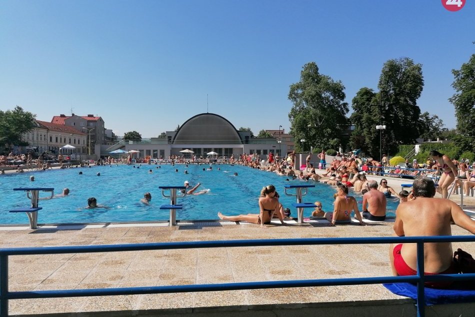Ilustračný obrázok k článku Otvoria posledné košické kúpalisko, Mestská plaváreň už praskala "vo švíkoch", FOTO