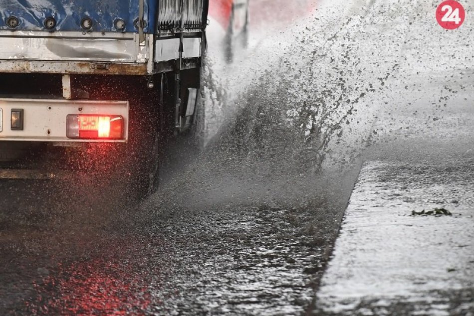 Ilustračný obrázok k článku S oteplením sa vrátia aj búrky: Očakávajte ich na viacerých miestach