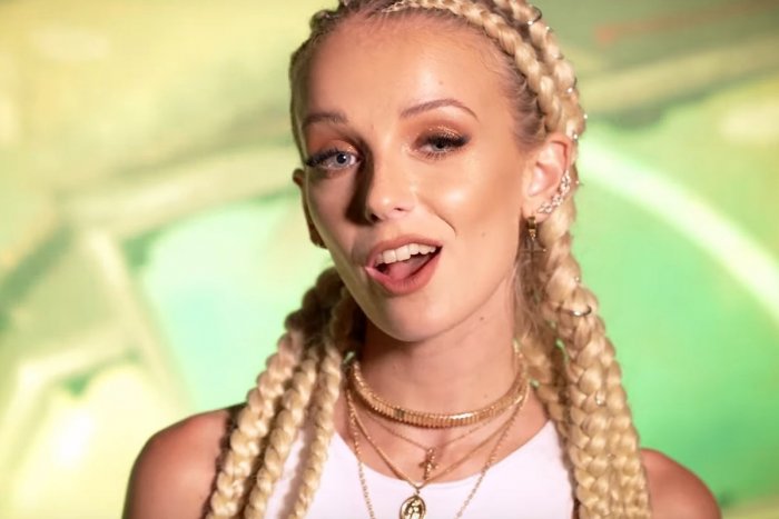 Ilustračný obrázok k článku Prázdniny sú predo dvermi: V Hlohovci ich odpáli koncert rapperky Simy