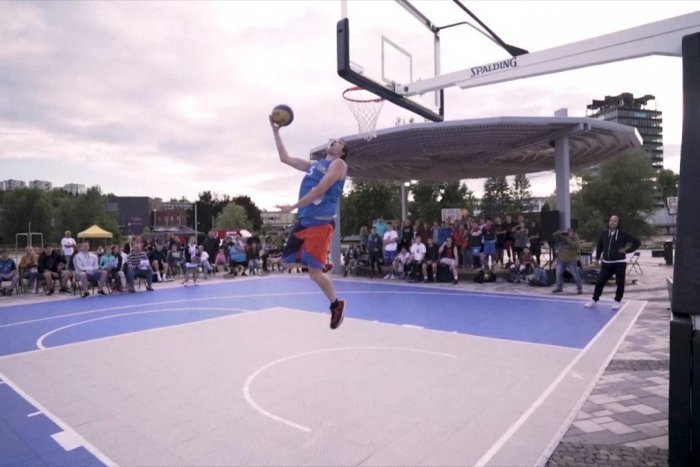 Ilustračný obrázok k článku Spojenie športu a kultúry ide dokopy: V centre Považskej pripravili šou